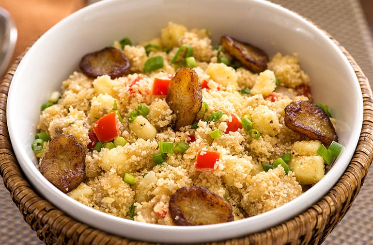 Farofa de Banana com Queijo Coalho